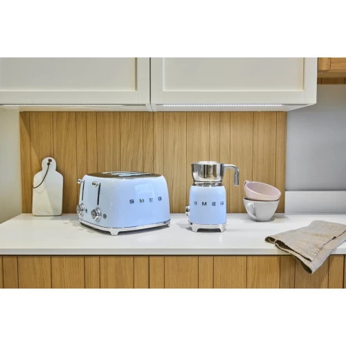 Toster SMEG model TSF03PBEU pastel blue