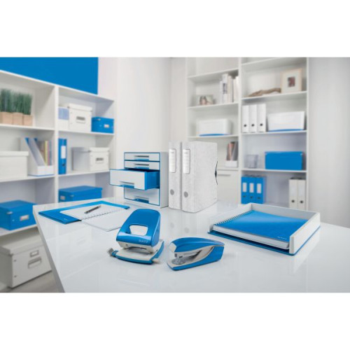 Dziurkacz NeXXt WOW niebieski metaliczny 30k (50081036) Leitz